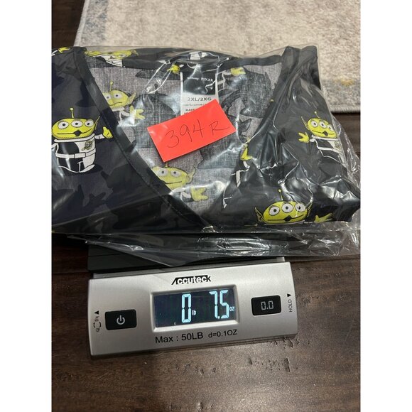 Disney Pixar Scrub Top NWT Gray Camouflage Alien Print Short Sleeve Sz 2XL - Picture 10 of 10